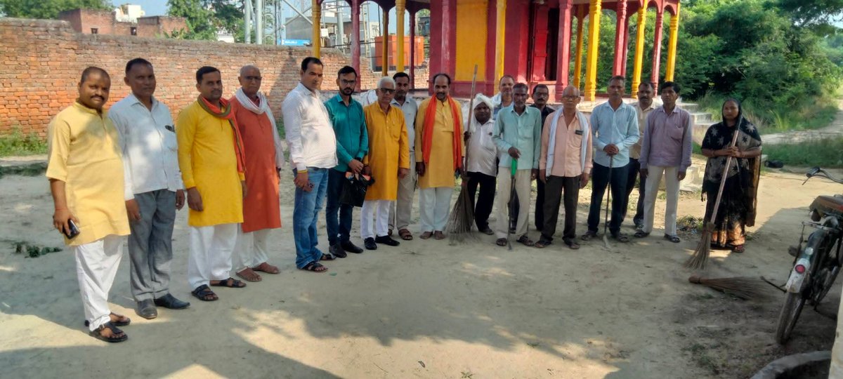 SandeepT0100's tweet photo. यशस्वी प्रधानमंत्री आदरणीय श्री @narendramodi जी के जन्मदिवस पर 'सेवा संकल्प अभियान' के अंतर्गत मंडल तारुन (अयोध्या) के पावन शिव मंदिर में स्वच्छता अभियान चलाया एवं हवन-पूजन कर उनके दीर्घायु व उत्तम स्वास्थ्य की प्रार्थना की।
​संदीप तिवारी 
संयोजक - सेवा संकल्प अभियान, मंडल तारुन https://t.co/VI7Z2bVuLv