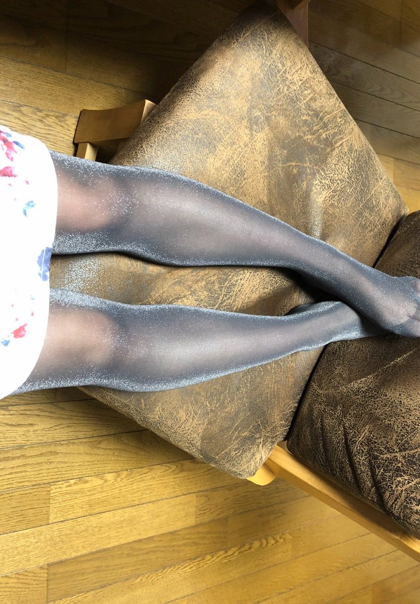 kai04165's tweet photo. ラメ入りのタイツは独特な色気があって、たまに包まれたくなります🥰

#タイツ
#パンスト
#脚フェチ
#裏垢女子 https://t.co/nCSv0fpkgC