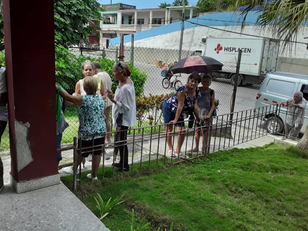 Yoamel_Acosta's tweet photo. Empresas Estatales y los Actores Económicos no Estatales de #LaLisa organizan en coordinación con el gobierno local, el pago en efectivo de las pensiones a nuestros jubilados, facilitando el acceso a este servicio en los diferentes barrios del municipio. #CubaEstáFirme https://t.co/o0QH530T4H