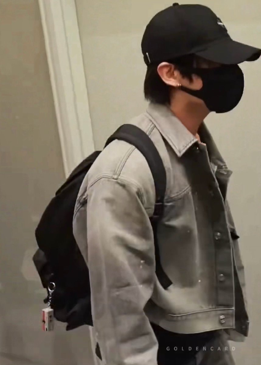IMGOLDENCARD's tweet photo. Jungkook is carrying a CK backpack tonight, with a Kodak Charmera keychain camera hanging from it. https://t.co/8qSyINkL4H