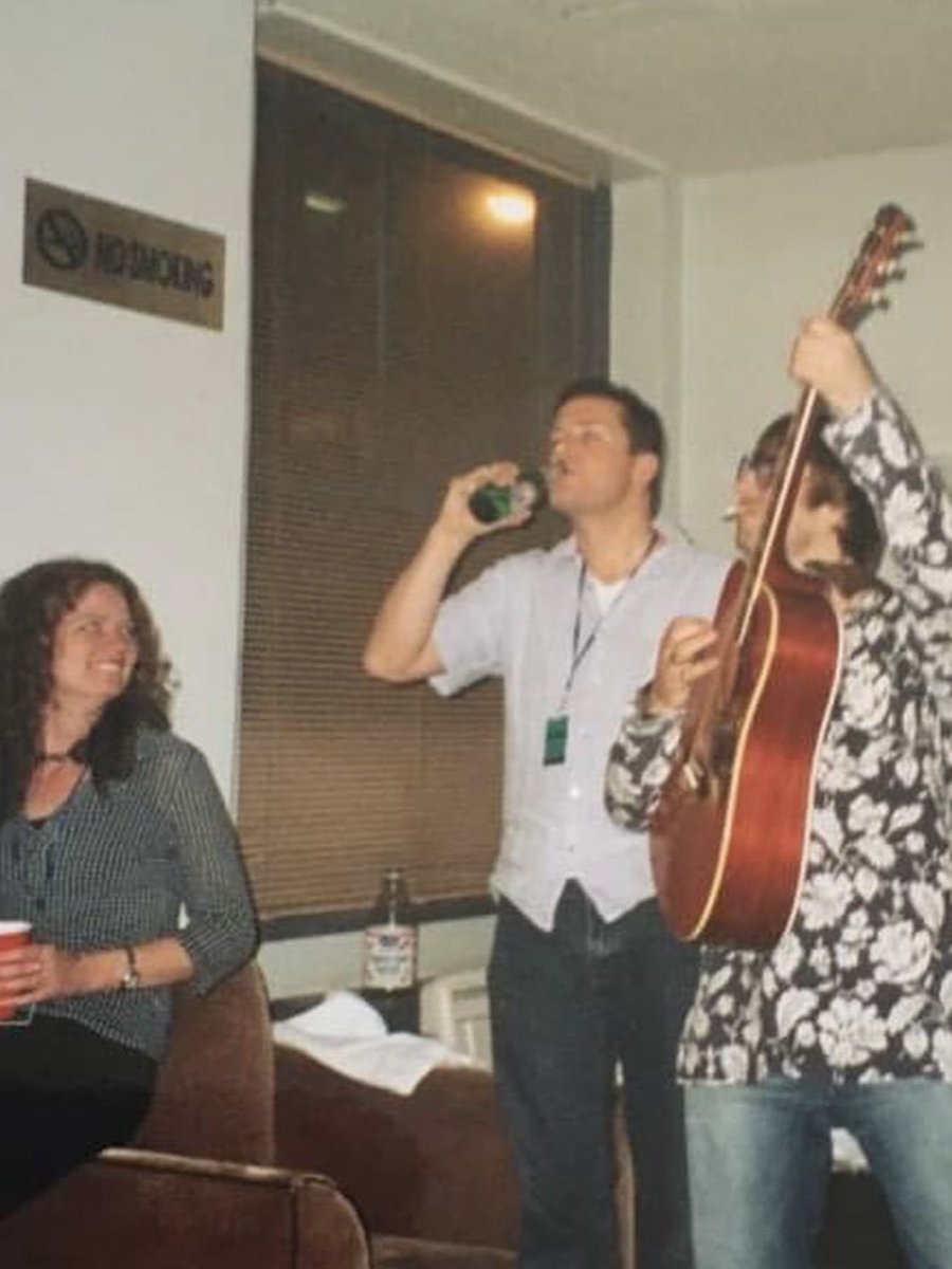DlRTYSHlRT's tweet photo. NOEL AND LIAM AT AN AFTERPARTY i'd kill to be a fly on the wall https://t.co/4yA9GBFvsT