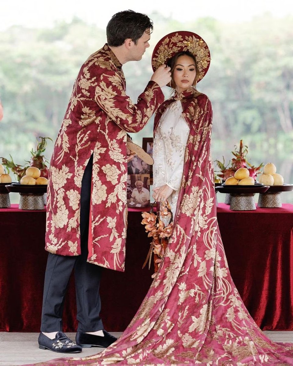 luresmagazine's tweet photo. Tiffany Le and Alexander Fleming celebrated a breathtaking weeklong destination wedding in Vietnam, bringing 130 guests across Da Nang, Hoi An, Ho Chi Minh City, and Amanoi for a vibrant celebration of heritage, family traditions, and custom couture.
#Lures #TiffanyLe #vietnam https://t.co/5BtXXin3t9