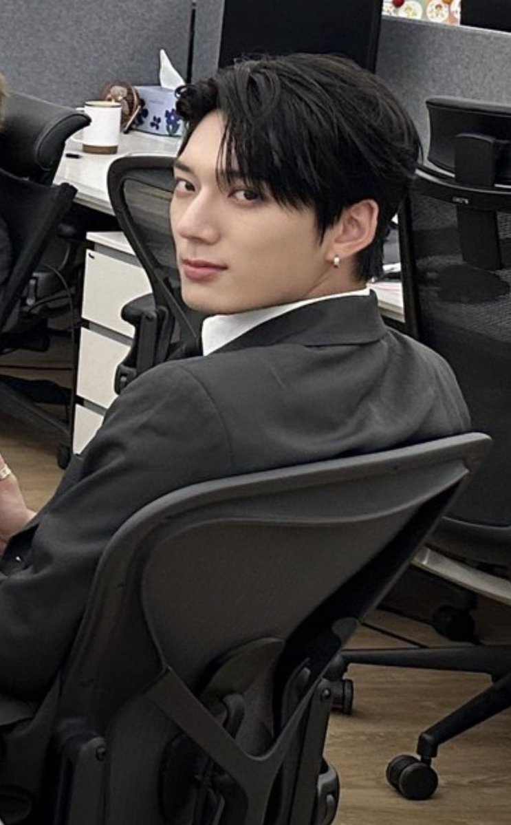 deng4luv's tweet photo. 사랑합니다대리님 https://t.co/0t3tV4Jv8y