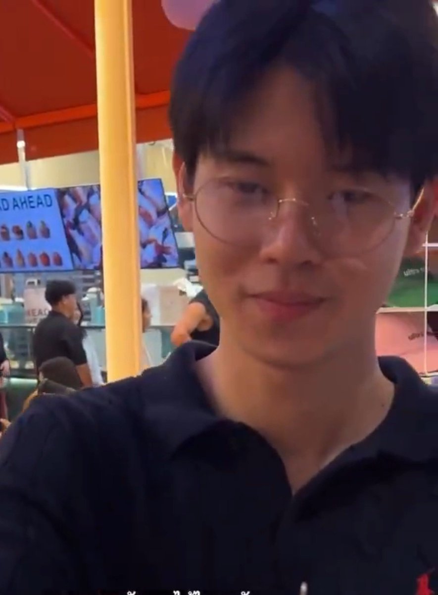 filixxilif's tweet photo. แว่นคะ มาหาเราหน่อย https://t.co/yKggEnwIOB