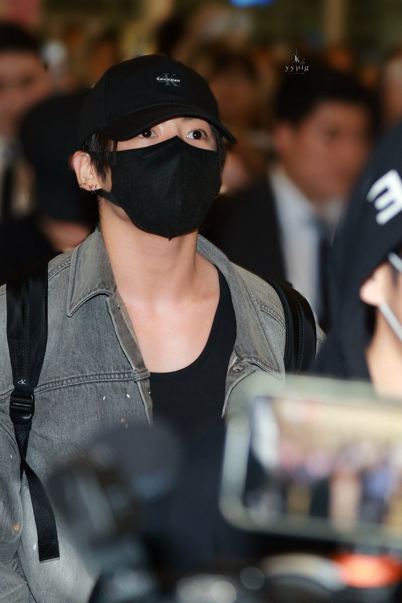 YYPIG97's tweet photo. 20260917 
🐰✈️

 #정국 #JUNGKOOK 
#BTS @BTS_twt 
#방탄소년단 https://t.co/bIjYwc0Jjg