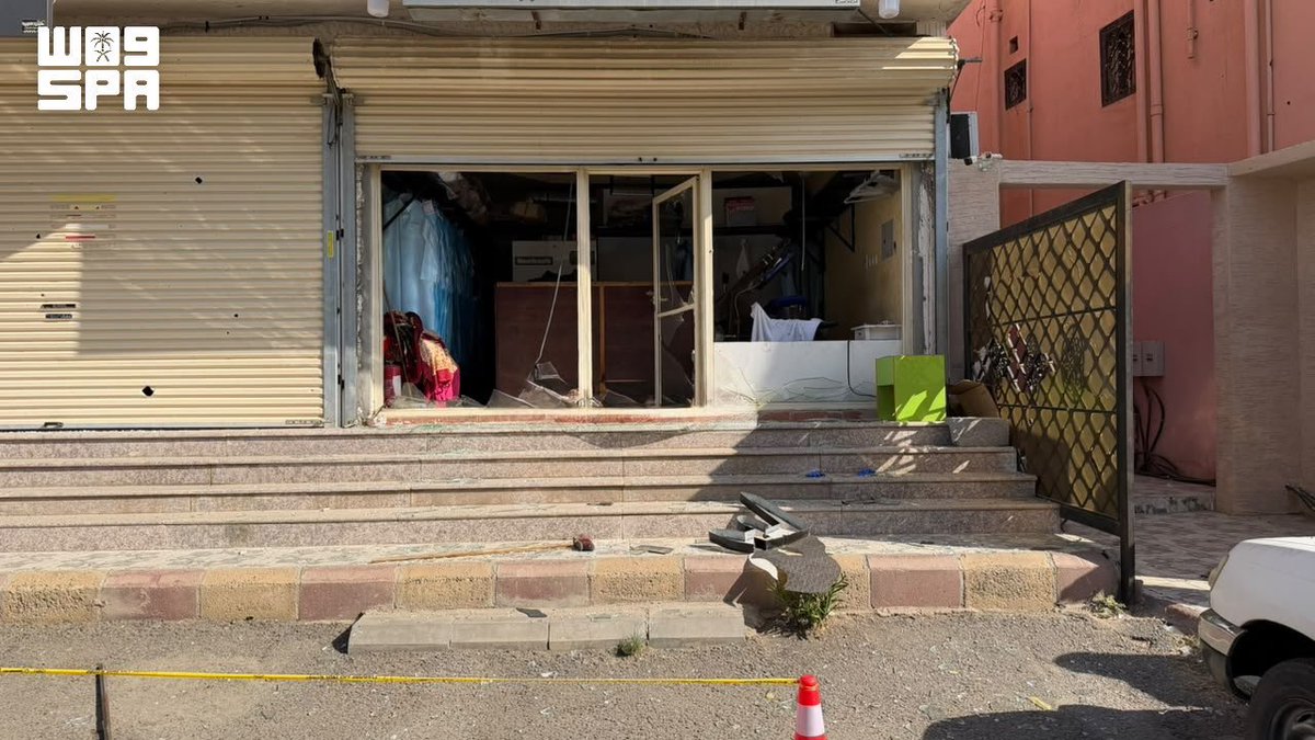 alrougui's tweet photo. عاجل الطائف :

 باشر الدفاع المدني بمحافظة الطائف سقوط شظايا طائرة مسيّرة بعد اعتراضها وتدميرها، تم إطلاقها من قبل الميليشيا الحوثية الإرهابية، ونتج عن ذلك وفاة مقيم من الجنسية اليمنية -رحمه الله-، وإصابة مواطنة ومقيم من الجنسية الباكستانية حالته حرجة، وأضرار مادية في عدد من المباني والمركبات.

 وقد تم تنفيذ الإجراءات المعتمدة في مثل هذه الحالات.