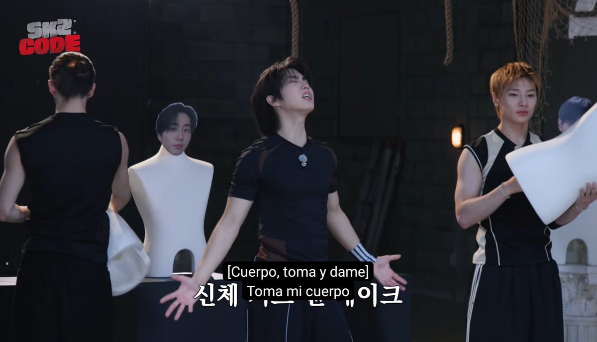saiv21inspire's tweet photo. Asi me imagino yo que le dice Han a Minho apenas lo ve entrar a la casa
(A excepcion que aquí tiene ropa)
Xdhdhxhdj la mas #misung stan presente xd https://t.co/v3gSrepb7I