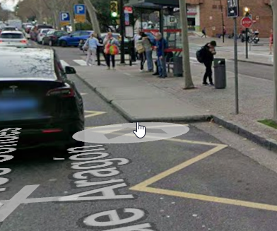 FreedomResponsa's tweet photo. @zaragoza_es En Condes de Aragon, esa plataforma deberían quitarla para evitar que se sature de coches esperando detras del autobus mientras suben y bajan. https://t.co/U8ru01Dqdq