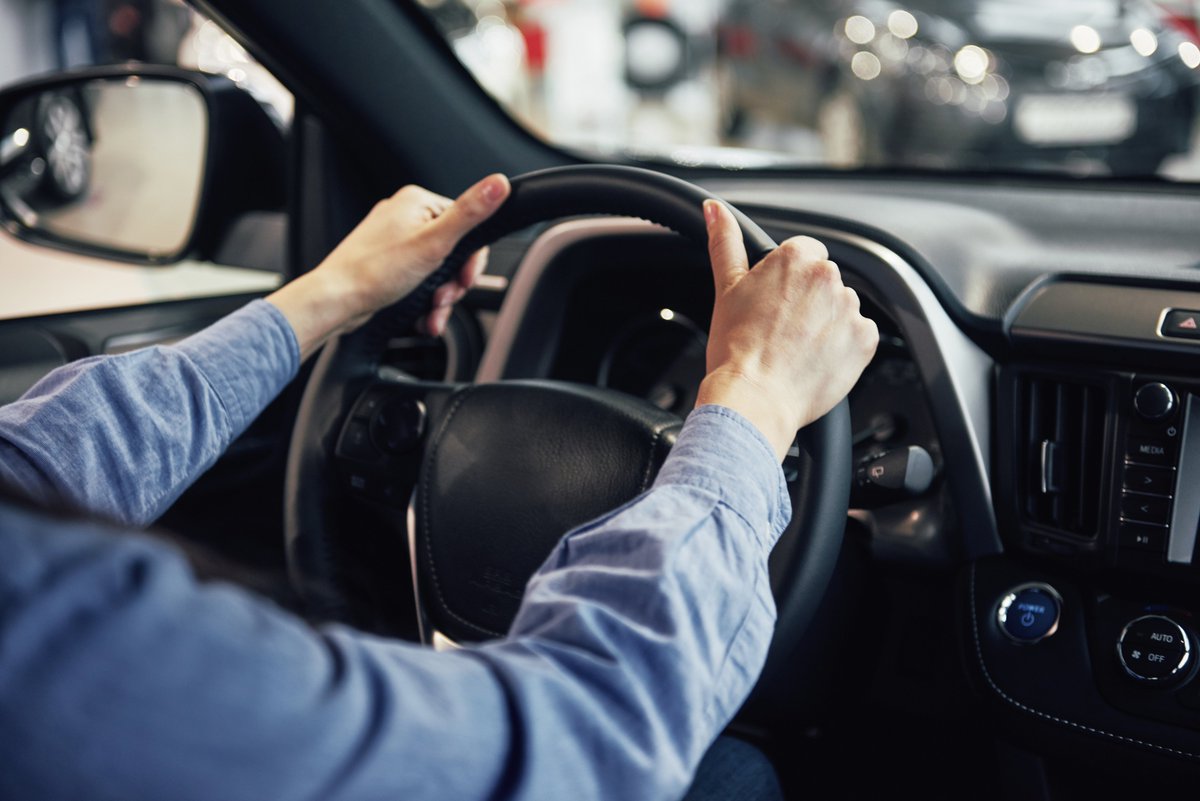 fedcons's tweet photo. Riduzione del taglio sulle accise e bollo auto abolito dal 2027. Ma il conto per le famiglie non torna: +638€ di carburante contro 218€ risparmiati di bollo. Chiediamo sconti strutturali e stop alla speculazione.
👉 https://t.co/ivLiwBwbRL
#accise #carburanti #bollollauto https://t.co/yXDBTENAjn