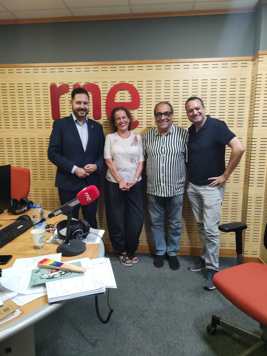 LPATemudas's tweet photo. #30temudas en @LaSalaRNE
Las ondas se hacen eco del acento canario de #TEMUDAS
El icónico programa de @rne que, semanalmente, repasa la actualidad relacionada con las artes escénicas ha recalado en #LPGC
Podrás escucharlo el próximo sábado, a partir de las 05:00 (GMT+0) https://t.co/s2pAymJcAA