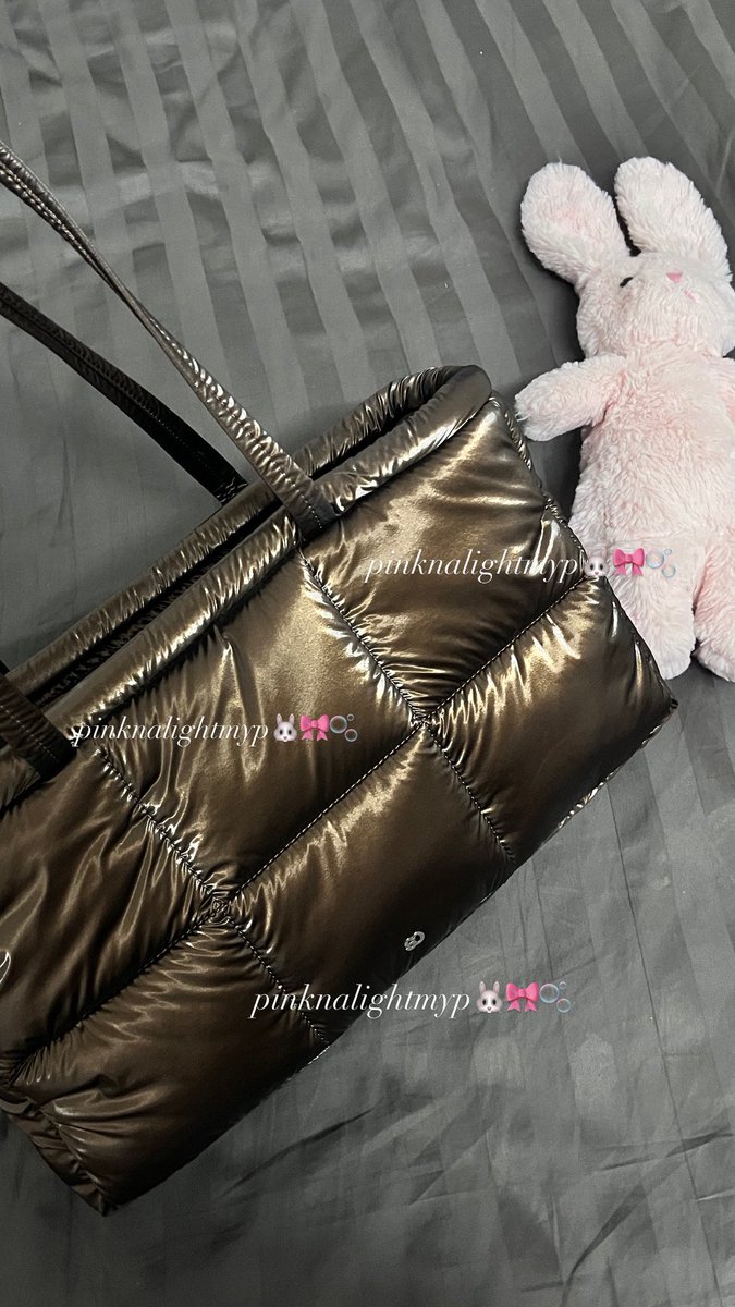 pinknalightmyp's tweet photo. ส่งต่อ Stand Oil Bubble Bag 🤎🫧
(สี marron) 
สภาพดีมาก ใหม่มากพึ่งซื้อเลยค่ะ ไม่มีตำหนิ
🔥 1190บาท (ราคาเต็ม 2,100)

#ส่งต่อกระเป๋า #ส่งต่อกระเป๋ามือสอง #standoil #standoilthailand #standoilส่งต่อ #standoilพร้อมส่ง #standoilbag #ส่งต่อstandoil #standoilbubble https://t.co/b6e1ipkwVo