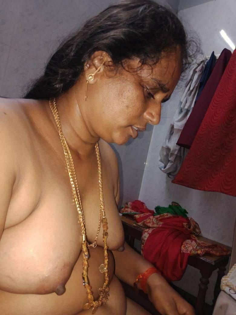 AUNTYSLove92's tweet photo. Oru time veetla yarum ila 🤩 Salem New Bus stand la oru item ready Pani night Full ah stay panna vachii nalla ah ollu pota friends 💦intha mathire oru Aunty vantha sema company kudutha 💦 Ava pundaiya virichi Nakki edutha 💦 En poola condom podama sappi edukatha 🤩 sema enjoy 💦 https://t.co/ImiIOnoSME