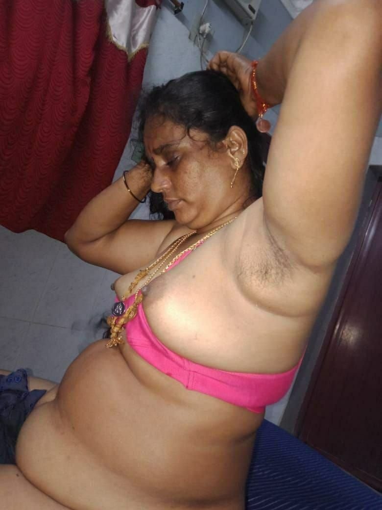 AUNTYSLove92's tweet photo. Oru time veetla yarum ila 🤩 Salem New Bus stand la oru item ready Pani night Full ah stay panna vachii nalla ah ollu pota friends 💦intha mathire oru Aunty vantha sema company kudutha 💦 Ava pundaiya virichi Nakki edutha 💦 En poola condom podama sappi edukatha 🤩 sema enjoy 💦 https://t.co/ImiIOnoSME