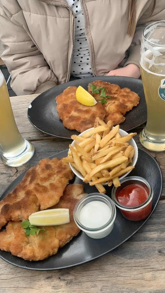 HeleneHone46005's tweet photo. schnitzel 😋 https://t.co/pJKKnIvURq