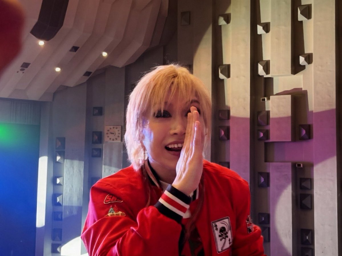 natukingmama's tweet photo. 名古屋2日目お疲れ様でした😊動画編集とかできないので、とりあえずスクショ貼っときますw研二は💖してくれて、ポケットからじゅんです、素通りキャンさんからのありがと院さんです😊
幸せな時間をありがとう💖
#超厄年祭 https://t.co/LxDBi4dwmz