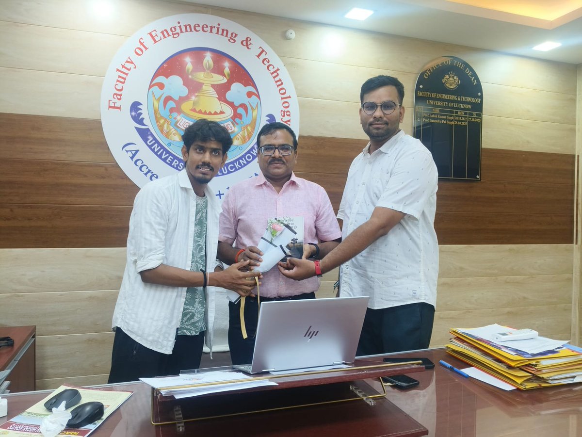 civilfoetlu's tweet photo. @civilfoetlu @lkouniv विभाग के लिए यह  गर्व का विषय है कि विभाग के 2024 बैच के  छात्र राजन पाल द्वारा रचित पुस्तक “साहित्य के बिना मैं केवल मांस का एक निर्जीव टुकड़ा हूँ” का  विमोचन माननीय डीन @satendrasejong
 एवं सिवि�� इंजीनियरिंग विभाग के समस्त शिक्षकगण द्वारा किया गया https://t.co/jP7uFD4PmF