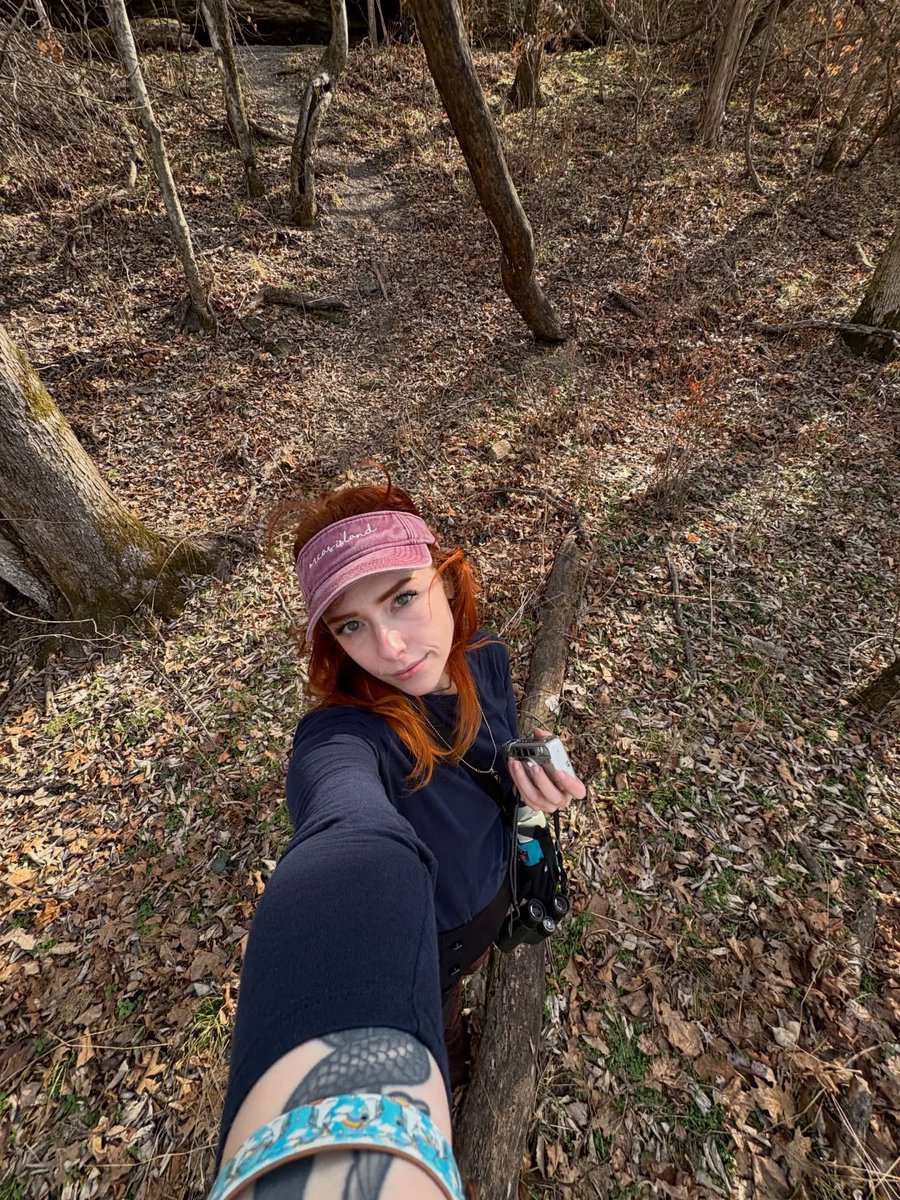 thiccamerrron's tweet photo. my first time traveling alone didn't kill me! i'm grateful to all of the critters that kept me company and watched over me. nature feels so safe to me 🌹🌸 https://t.co/dFQfTgGxIX