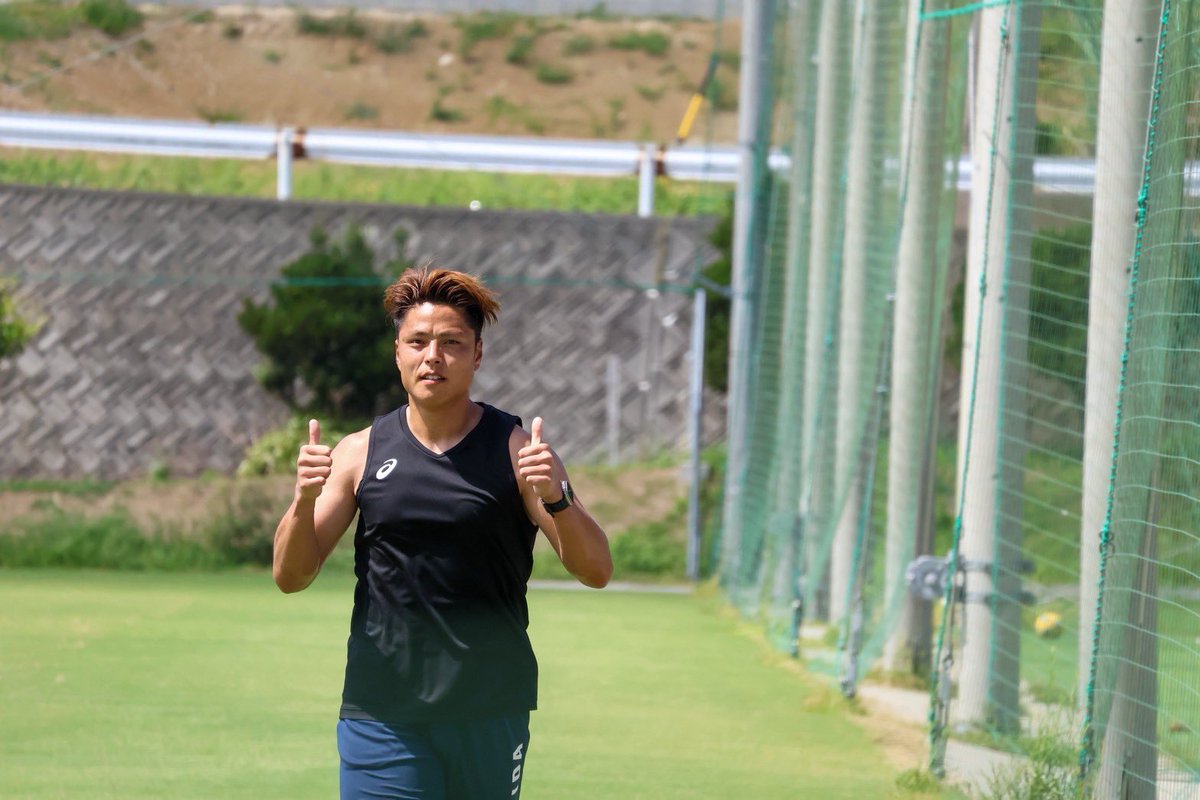 Ryukyu_Snap's tweet photo. 僕も行方が気になってました！
練習終わりにランニングしていたところ👍頂きました！本当に良い選手！！
移籍先が決まって良かった！
 #小澤章人 選手 https://t.co/cZJ4frBX7N