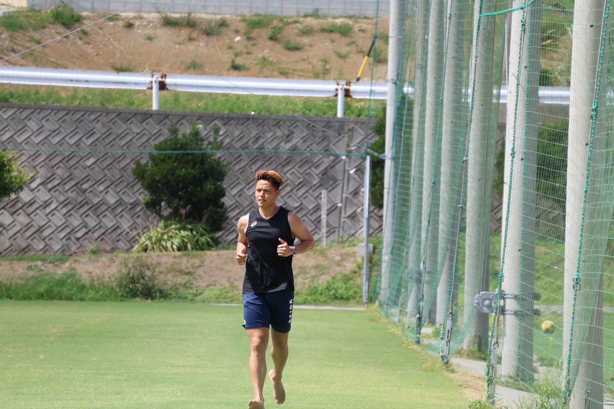 Ryukyu_Snap's tweet photo. 僕も行方が気になってました！
練習終わりにランニングしていたところ👍頂きました！本当に良い選手！！
移籍先が決まって良かった！
 #小澤章人 選手 https://t.co/cZJ4frBX7N