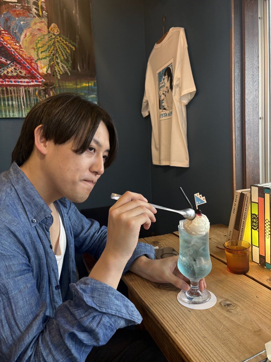 UtterVoiceEageR's tweet photo. 谷中銀座デ

正直みんな一度は行った方がいいくらい
推したい

谷中銀座 https://t.co/e3gNJ2SRPK

食べ歩き用メンチカツ、カフェもたくさんあり店のと店の距離も短くまわりやすい

ニカイカフェってのがあってヨーグルトアイスが乗ったソーダがめちゃ相性良くて
普段ムスっとしてる私もこの顔である https://t.co/NqzlhjpRt5