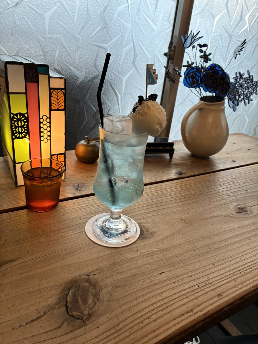 UtterVoiceEageR's tweet photo. 谷中銀座デ

正直みんな一度は行った方がいいくらい
推したい

谷中銀座 https://t.co/e3gNJ2SRPK

食べ歩き用メンチカツ、カフェもたくさんあり店のと店の距離も短くまわりやすい

ニカイカフェってのがあってヨーグルトアイスが乗ったソーダがめちゃ相性良くて
普段ムスっとしてる私もこの顔である https://t.co/NqzlhjpRt5