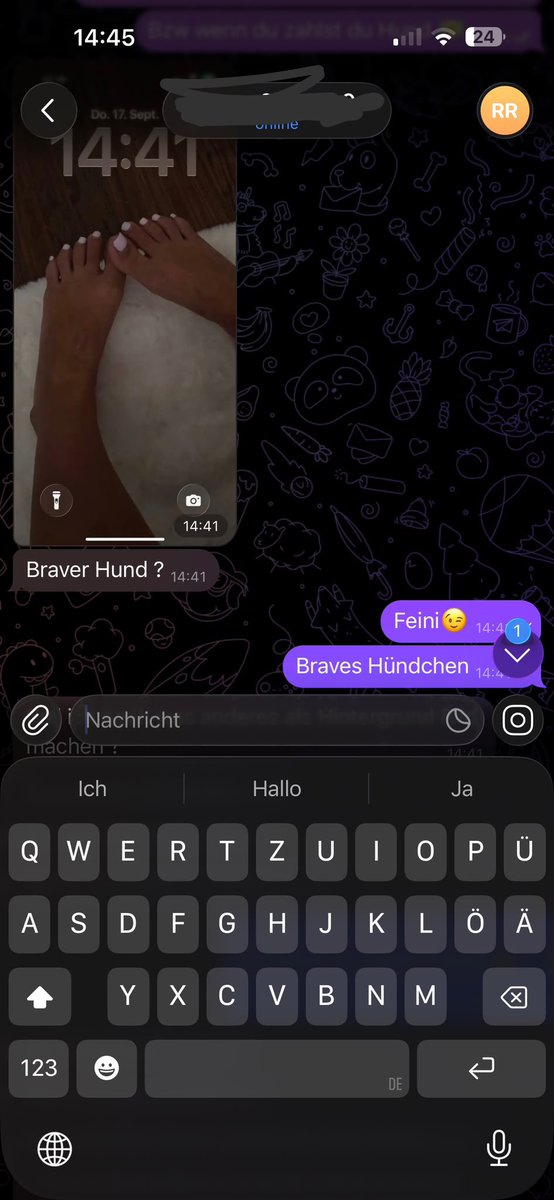 LadyVantaa's tweet photo. Wer will noch meine Füße als Hintergrund🐕 💵 https://t.co/jbomaKIC5A
