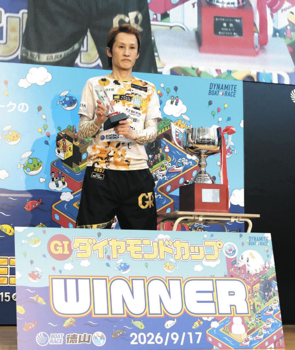 chusporace's tweet photo. 【#ボートレース徳山 ・GⅠ】
「何度勝ってもいいものですね」…16回目G1戴冠の #白井英治 が見せた圧逃劇　地元山口で”大会ホスト”の責任果たす
📝記事全文はリプから📝 https://t.co/93aEkY31Bs