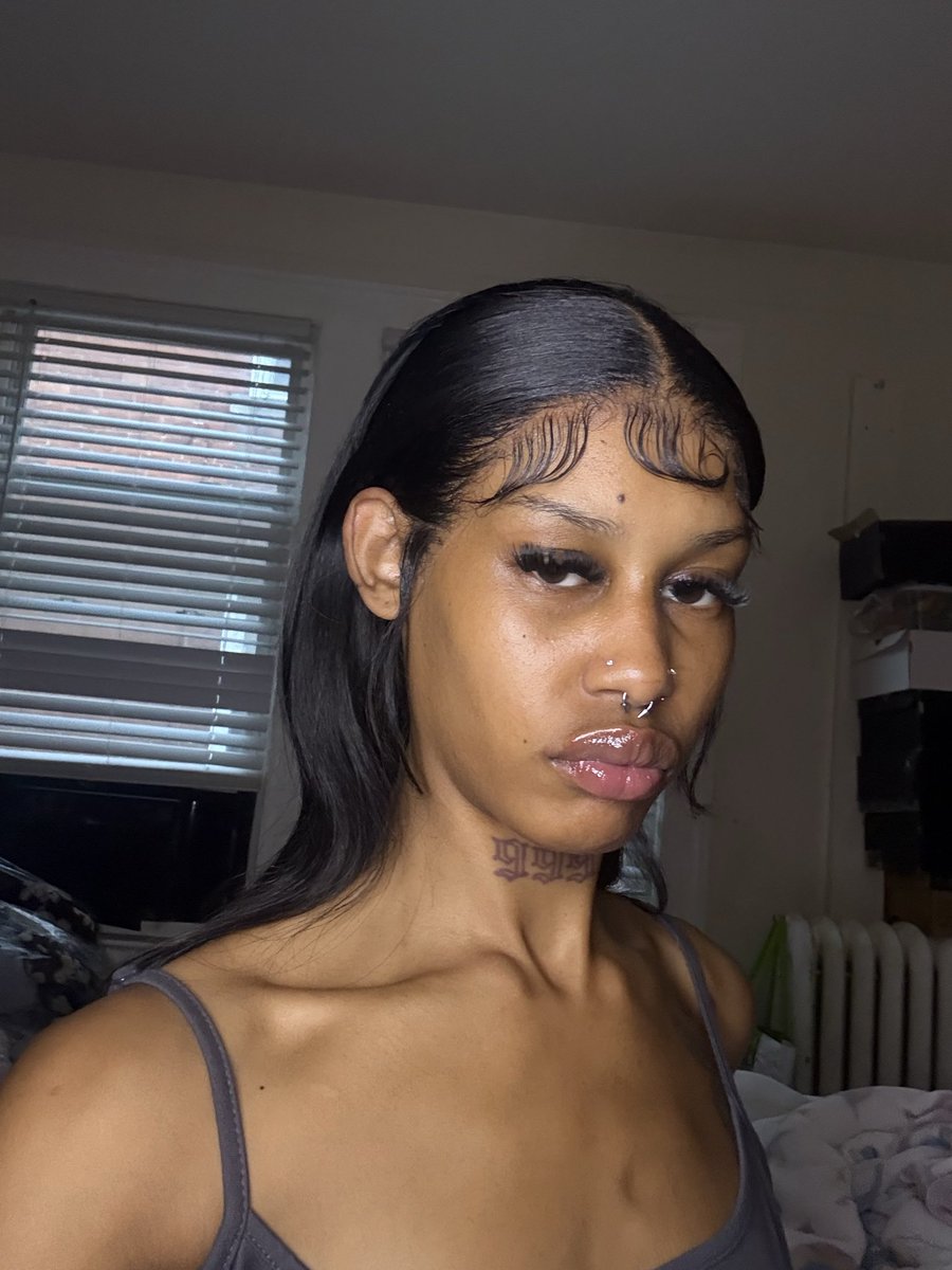 Its_VeeTv's tweet photo. Pretty Face &amp; Pretty Feet☺️🫶🏽♍️ Birthday tomorrow 💰😘 #fup #viral #explore #chudai #feetworshi̇p #pettie #promoter # https://t.co/EvSFTYR4tR