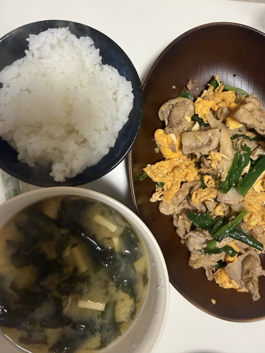 SubSub25253939's tweet photo. 今日の夜ご飯うますぎた https://t.co/hHauhBYrQ3