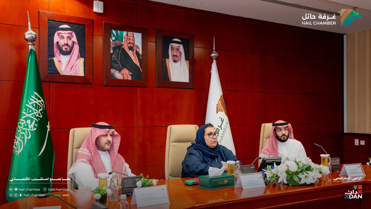 hailchamber's tweet photo. #اجتماع | 

صاحبة السمو الملكي الأميرة نجود بنت هذلول بن عبدالعزيز آل سعود، تبحث مع رئيس #غرفة_حائل أ.نايف الجميل مبادرة "من مهارة إلى تاجر متنقل"، الهادفة إلى تمكين وتأهيل وتشغيل التجار المتنقلين في منطقة حائل، من خلال استقطاب المستفيدين وتأهيلهم وتطوير مهاراتهم التجارية وربطهم بالقطاع الخاص، بما يسهم في تحويل المهارات والمنتجات والحرف إلى أنشطة تجارية منظمة ومستدامة.