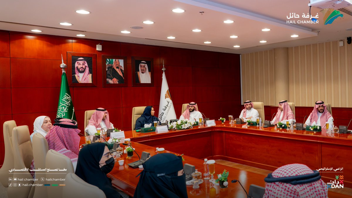 hailchamber's tweet photo. #اجتماع | 

صاحبة السمو الملكي الأميرة نجود بنت هذلول بن عبدالعزيز آل سعود، تبحث مع رئيس #غرفة_حائل أ.نايف الجميل مبادرة "من مهارة إلى تاجر متنقل"، الهادفة إلى تمكين وتأهيل وتشغيل التجار المتنقلين في منطقة حائل، من خلال استقطاب المستفيدين وتأهيلهم وتطوير مهاراتهم التجارية وربطهم بالقطاع الخاص، بما يسهم في تحويل المهارات والمنتجات والحرف إلى أنشطة تجارية منظمة ومستدامة.