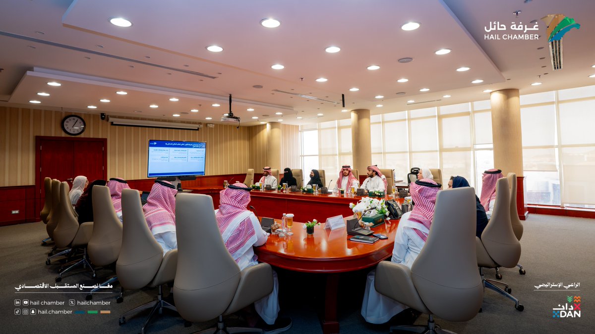 hailchamber's tweet photo. #اجتماع | 

صاحبة السمو الملكي الأميرة نجود بنت هذلول بن عبدالعزيز آل سعود، تبحث مع رئيس #غرفة_حائل أ.نايف الجميل مبادرة "من مهارة إلى تاجر متنقل"، الهادفة إلى تمكين وتأهيل وتشغيل التجار المتنقلين في منطقة حائل، من خلال استقطاب المستفيدين وتأهيلهم وتطوير مهاراتهم التجارية وربطهم بالقطاع الخاص، بما يسهم في تحويل المهارات والمنتجات والحرف إلى أنشطة تجارية منظمة ومستدامة.