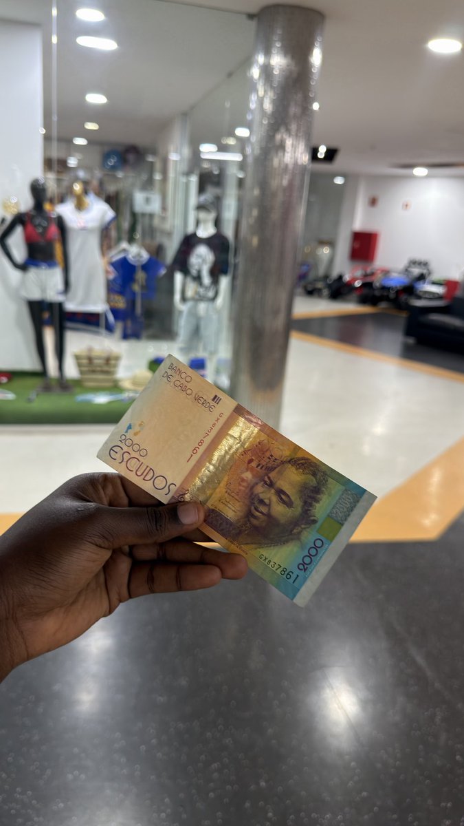 chefabbys's tweet photo. Cape Verde Currency . Just so you know

It's called ESCUDOS. They also spend Euros. 2000CVE = 240 cedis . 100CVE = 12 cedis 🇬🇭🇨🇻! https://t.co/pl8AQ3dm8u