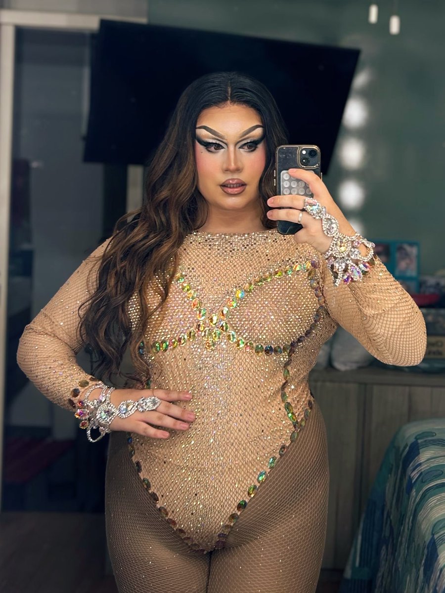 ivoamfilho's tweet photo. in drag // out of drag
nunca perco uma trend dessas 🙏🏻 https://t.co/msw25ukUkI