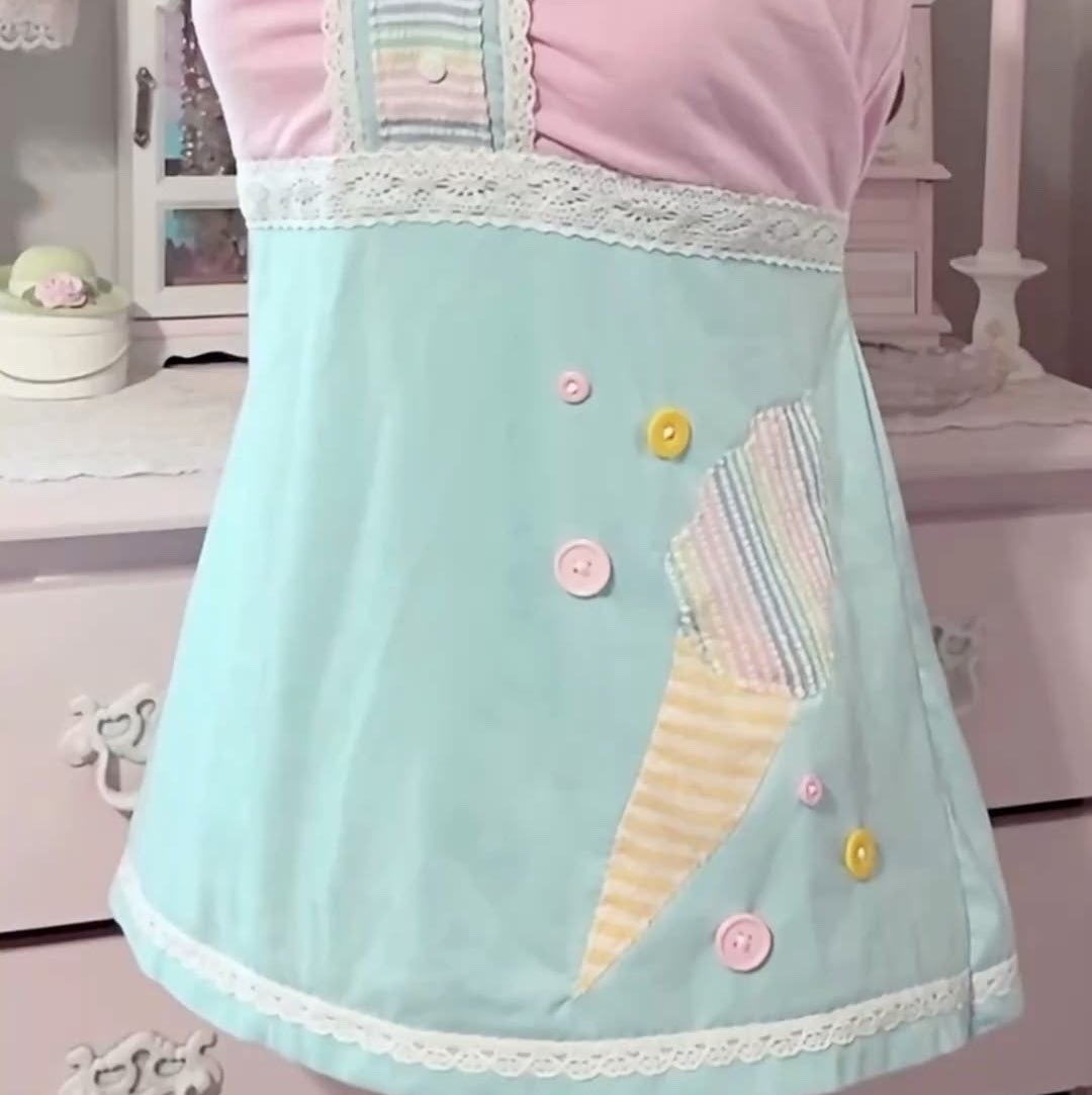 yunfettizsu's tweet photo. I love when clothes that dont need buttons have them. Its such a small detail but it makes the outfit so cute˖ ݁♬⋆. https://t.co/UN4ZvQQw4p