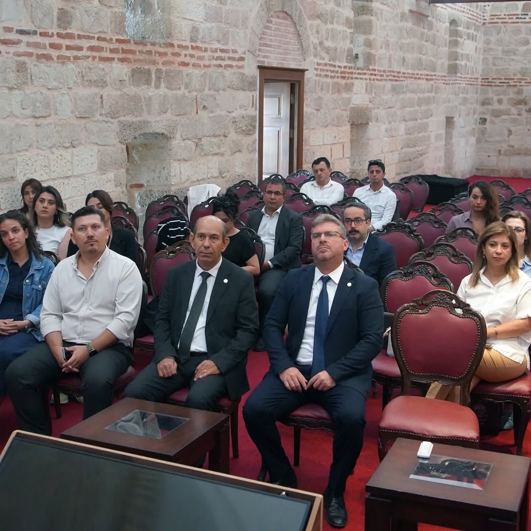 tkdktekirdag's tweet photo. Trakya İrtibat Ofisleri olarak iletişim Uygulamaları Eğitimi için  Edirne ilindeydik .
Trakya Üniversitesi ve Trakya Kalkınma ajansı ; BSB01104 - DIALOGUE for Innovation and Better Governance projesi kapsamında düzenlenen İletişim Uygulamaları Eğitimi'ne katılım sağladık. https://t.co/HmXoV9jbDf