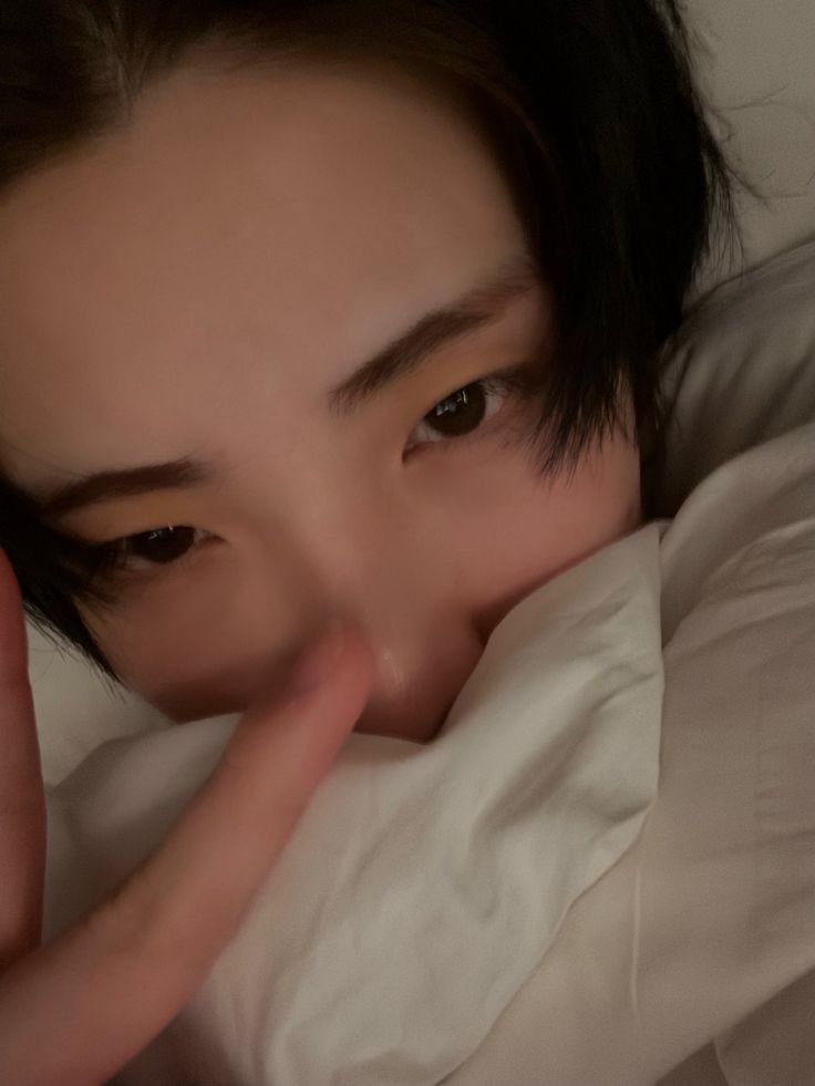 ZestyGanteng's tweet photo. @HeartbeatFizz Udah ya abis ini kita bobo. Selamat bobo. Good night. Mwah. https://t.co/5ioXQAMeHe