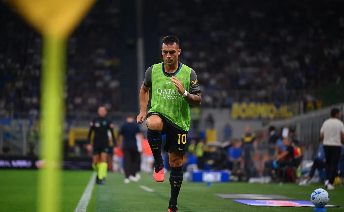 RiccardoDanna1's tweet photo. ‼️🇦🇷 Non sembrano esserci problemi per #Lautaro: il capitano, a riposo contro l'Udinese per precauzione a seguito di un fastidio alla schiena, dovrebbe partire titolare contro la Roma. Oggi l'argentino ha svolto tutto l'allenamento con il resto della squadra. ⚫️🔵

@fcin1908it https://t.co/5kOWmuyink