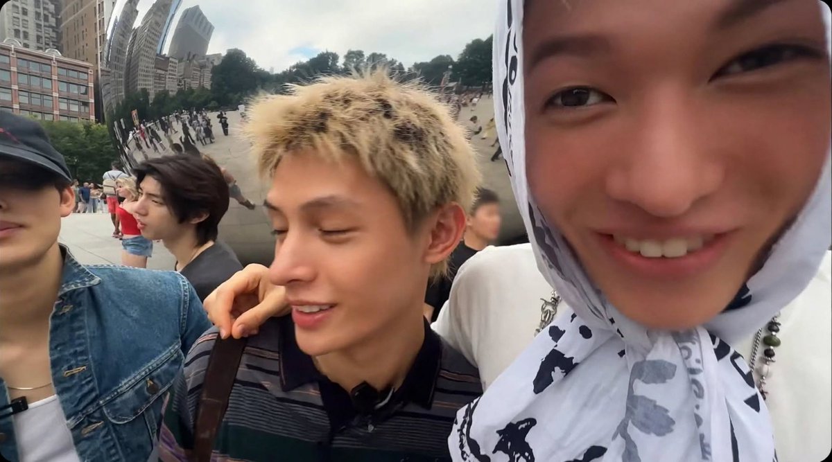 kriselatuan01's tweet photo. So, he smiled happily because of The Bean, right? 👀
#marjames https://t.co/sVZ71yIKBN