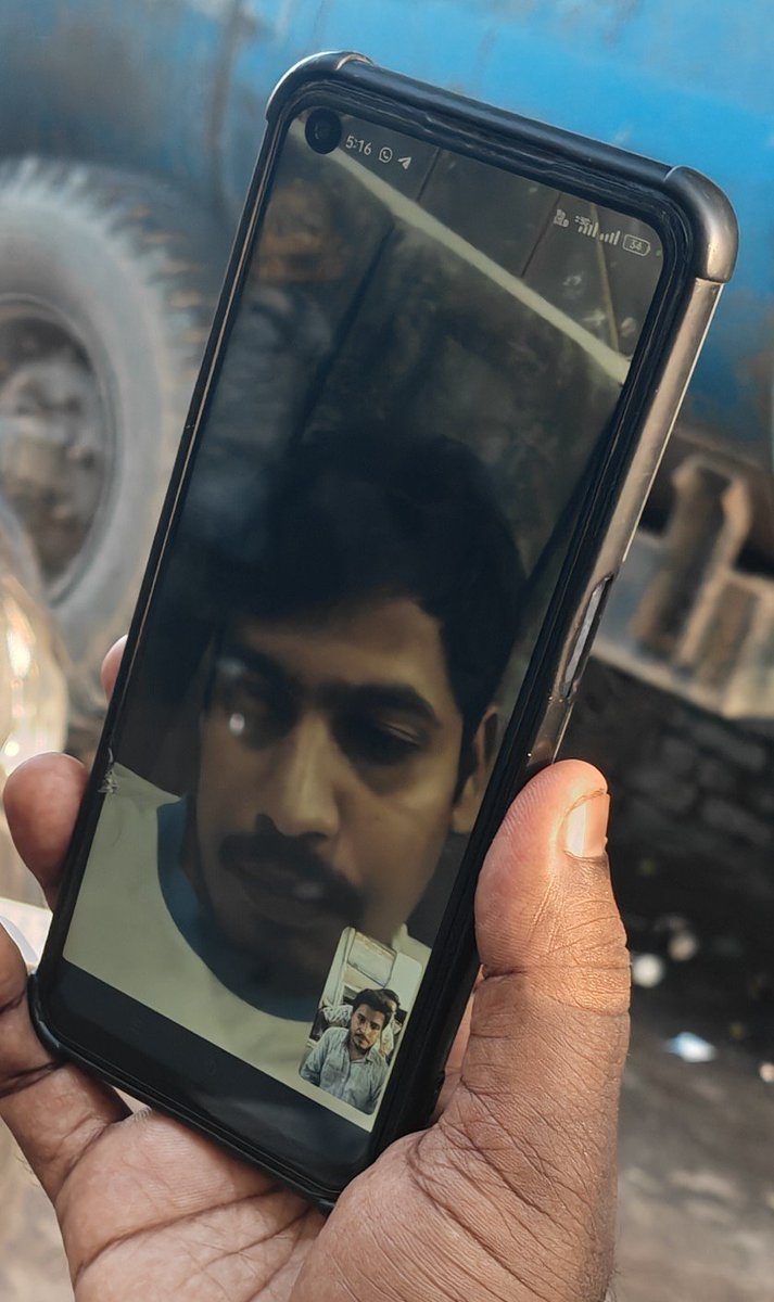 VoiceSuren_X's tweet photo. आज हम सब डीएलएड युवा साथियों का प्राथमिक शिक्षकभर्ती में ग्रामीण संवर्ग के रिक्त पदों का अधियाचन को लेकर SCERT बेसिक शिक्षा निदेशालय निशातगंज लखनऊ में शांति पूर्वक धरना था! 

उसी के उपलक्ष्य में प्रयागराज पुलिस प्रशासन द्वारा डीएलएड मोर्चा के प्रदेश अध्यक्ष रजत सिंह को प्रयागराज में गंगा होटल में नज़रबंद किया गया! 

हमारी माँग लखनऊ में निदेशालय के अधिकारियों द्वारा सुनी गई! और सार्वजनिक आश्वासन भी दिया गया! 
उसके बाद शांति पूर्वक धरना समाप्त कर दिया गया! 

माँगे भी शांति पूर्वक गांधी वादी तरीके से रखी गई थी! 

इस अब हम सब साथियों की प्रयागराज पुलिस प्रशासन 
@prayagraj_pol से स्पष्ट माँग है हमारे साथी @RajatsinghAU सिंह को प्रशासन के द्वारा नजरबंद गिरफ्त से रिहा किया जाए! 

@DM_PRAYAGRAJ