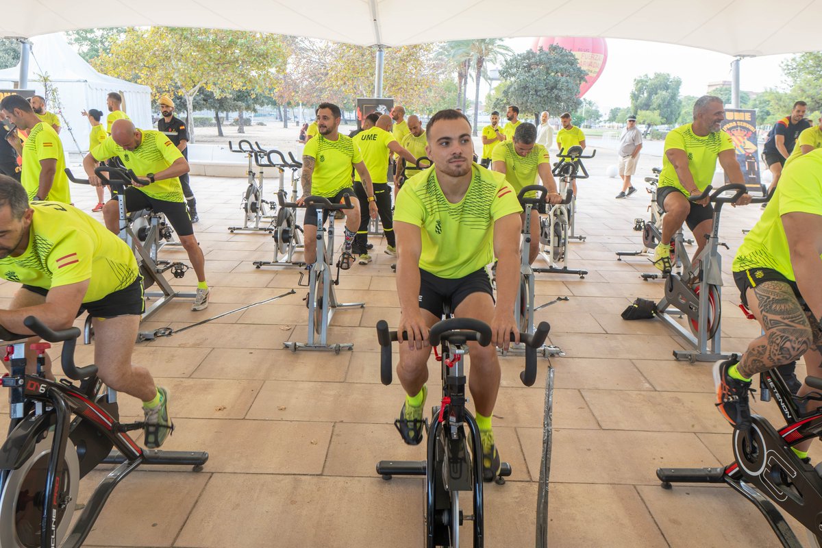 UniHuelva's tweet photo. ❤️ La UHU se suma a UMEDULA 2026 con una jornada de donación de sangre y médula, las I Pedaladas Solidarias y una exposición de vehículos de la UME en el Campus de El Carmen. 

Solidaridad y compromiso para ayudar a salvar vidas. 🩸🚴

#UHU #UMEDULA2026 https://t.co/wxh3z2br1V