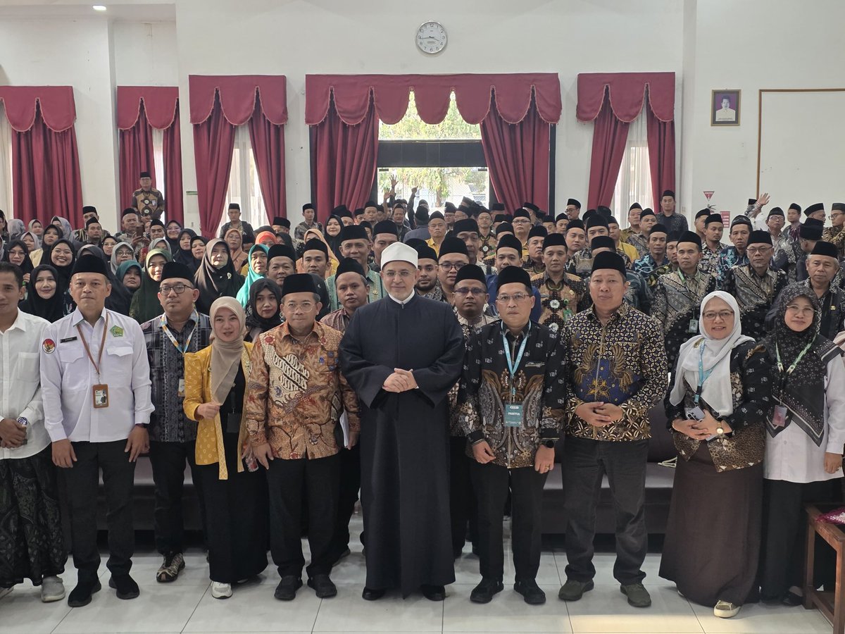 Cilayanorida's tweet photo. Melalui Musabaqoh Tilawatil Quran, nilai persaudaraan, semangat belajar, dan kecintaan kepada Al-Qur’an semakin terasa di tengah masyarakat. #MTQ #CabangDisabilitasMTQ #TartilAlquranIsyarat #DampakEkonomiMTQ https://t.co/OglxNFB4rL