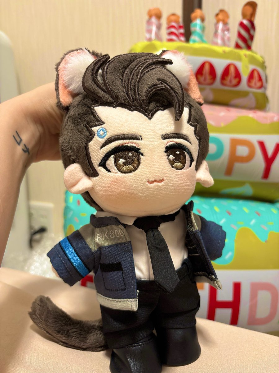 connoreikaxd's tweet photo. MY SON COME #rk800 #dbh #connordbh #plush #connorrk800 https://t.co/J1F4auengx