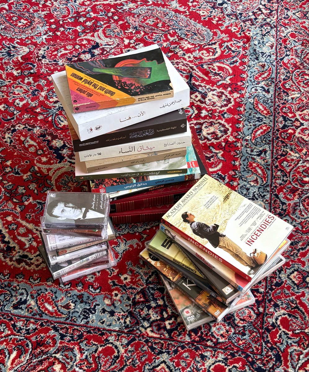 loeysmiffy's tweet photo. got more books, more cassettes and my friend got me more films https://t.co/gSyC6Bvrvv