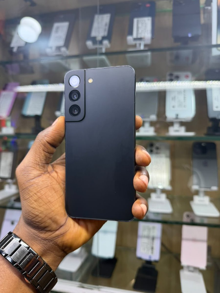 Agba_burna's tweet photo. 235k firm 
Asap deal Samsung S22 128gb 
single SIM+esim
10/10 neatness
Store pickup/nationwide delivery 

WhatsApp me 09121728722
Ikeja https://t.co/ORwe9Jj9dj