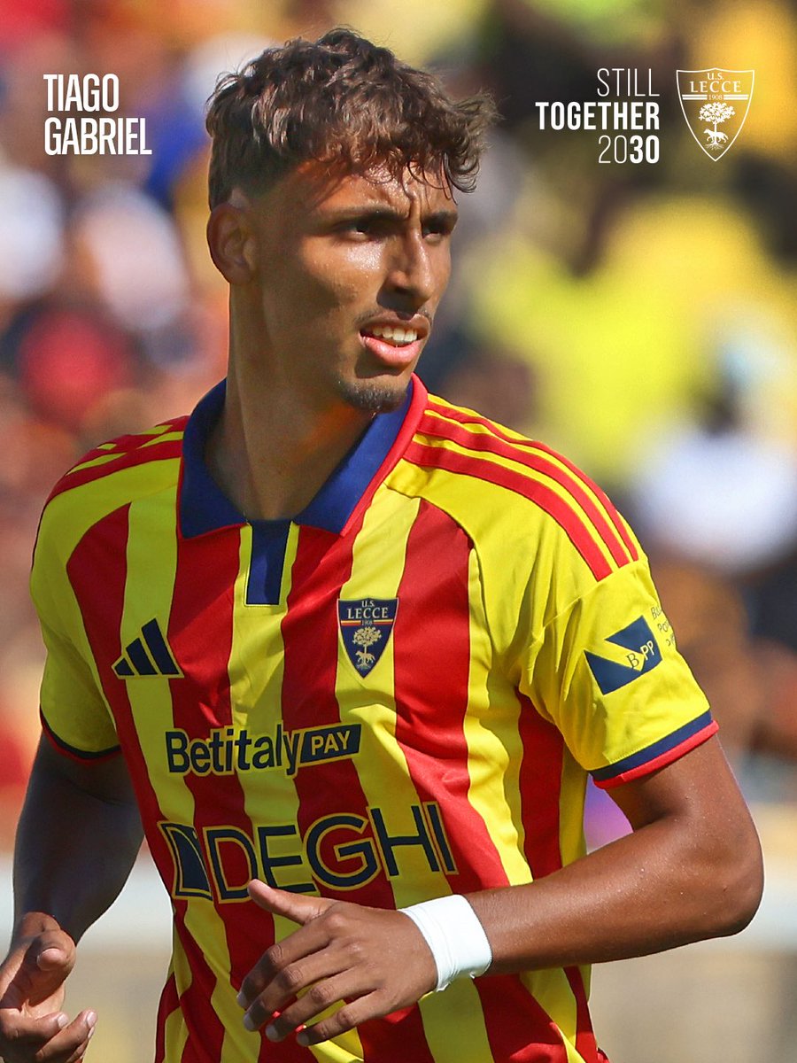 OfficialUSLecce's tweet photo. 🖊️ L’U.S. Lecce comunica di aver prolungato il rapporto contrattuale con il calciatore Tiago Gabriel, in scadenza il 30 giugno 2027, fino al termine della stagione sportiva 2029/30 https://t.co/LOE4xHqgRK