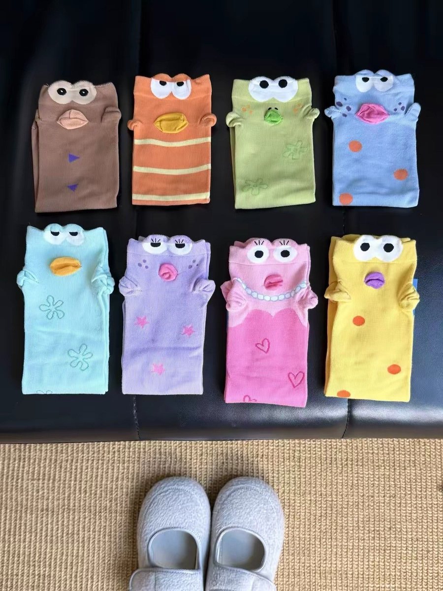 arunikapagi's tweet photo. Kaos kaki warga Bikini Bottom lucu bangeet 😭 https://t.co/YAg2hln0Vp