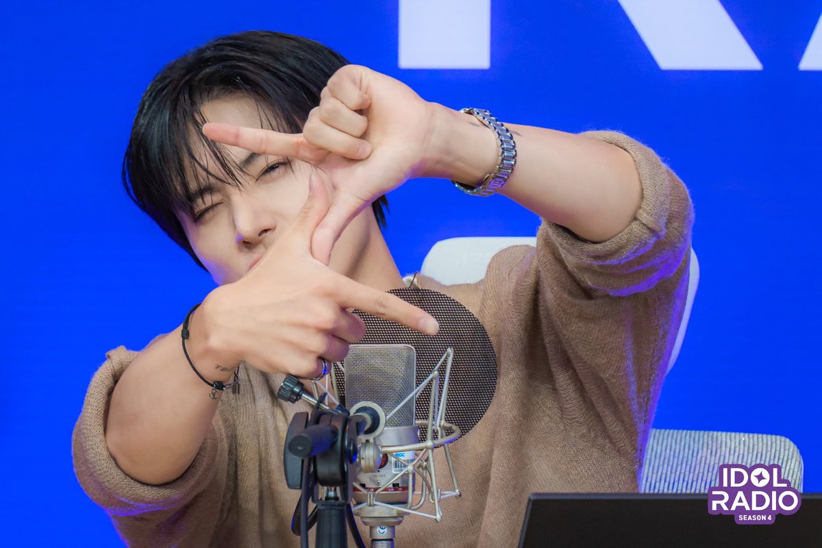idolradiokorea's tweet photo. @officl_theboyz [#아이돌라디오4 앨범 260916]

EP#248 🎊더보이즈 덩어리 사랑해 건강해 축하해🎊 (DJ 더보이즈 선우, 에릭)

더보이즈의 에너지 막내🐶 #에릭

@officl_theboyz https://t.co/ge15cnakwA
