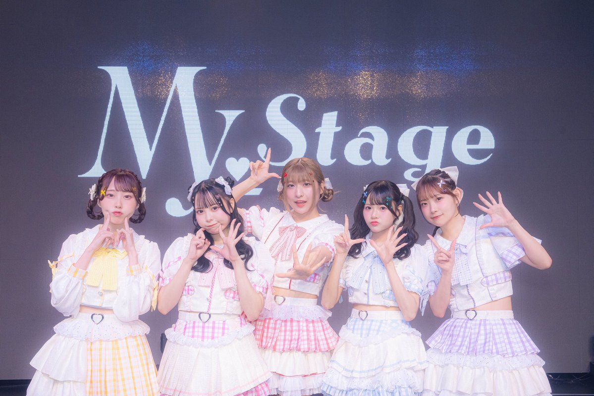My_Stage_'s tweet photo. 💐御礼 #本日のまいすて 𖧷𓂃

🗓️9/17(木)
「1.5th Anniversary Live -One More Step-」

平日のお忙しい中、私たちのために時間を作って集まってくださり、本当にありがとうございました！
「My_Stage」として歩んできた1年半。その全てを詰め込んだ集大成を、皆さんの元へ届けることができました。
一つ一つ大切に作ってきた楽曲たち、そして何より、どんな時も隣で支えてくれた「まいめん」の皆さん。皆さんと一緒に今日という奇跡のような一日を迎えられたこと、心から幸せです。
ここで過ごした時間の温もりと景色をずっと心に抱きしめて、私たちはまた次の目標へ、一歩ずつ進んでいきます。
これまでも、これからも、私たちの物語にはみんなが必要です。
ずっと一緒に走ってくれたら嬉しいです。
これからも「My_Stage」の応援、よろしくお願いします！

📝セットリスト📝
00.OPSE
01.Dramatic Stage
02.未来オーケストラ
03.恋色グラデーション
04.この恋はイノセンス
-MC
05.もう運命ってことにしよ？(🎥)
06.Step by Stage(Short ver.)
07.今日好きになった人
08.君の隣で恋してる
-MC-
09.逆光ビリーバー
10.25時のシナリオ
11.Bunny Drive
-MC-
12.ワガママサマー
13.君色リコレクション
14.Twilight Symphony
-MC(1人ずつ挨拶)-
15.涙のスターチス
-ENCORE-
16.キラメティックサマー(Special ver.)
-MC-
17.Summer wish
-DOUBLE ENCORE-
18.涙のスターチス

❤️ེིྀりりり @ri_ri_ri_5_myst 
🩷ེིྀ浜辺ゆりな @yurina_myst 
🩵ེིྀ橋本めい ＠mei_myst 
💛ེིྀ小野みやび @onomiyabi_myst 
💜ེིྀ椎名みづき @mizuki_myst 

#My_Stage