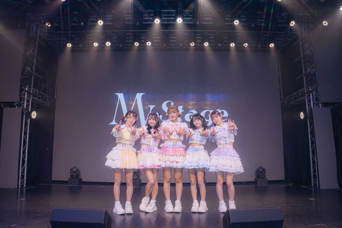 My_Stage_'s tweet photo. 💐御礼 #本日のまいすて 𖧷𓂃

🗓️9/17(木)
「1.5th Anniversary Live -One More Step-」

平日のお忙しい中、私たちのために時間を作って集まってくださり、本当にありがとうございました！
「My_Stage」として歩んできた1年半。その全てを詰め込んだ集大成を、皆さんの元へ届けることができました。
一つ一つ大切に作ってきた楽曲たち、そして何より、どんな時も隣で支えてくれた「まいめん」の皆さん。皆さんと一緒に今日という奇跡のような一日を迎えられたこと、心から幸せです。
ここで過ごした時間の温もりと景色をずっと心に抱きしめて、私たちはまた次の目標へ、一歩ずつ進んでいきます。
これまでも、これからも、私たちの物語にはみんなが必要です。
ずっと一緒に走ってくれたら嬉しいです。
これからも「My_Stage」の応援、よろしくお願いします！

📝セットリスト📝
00.OPSE
01.Dramatic Stage
02.未来オーケストラ
03.恋色グラデーション
04.この恋はイノセンス
-MC
05.もう運命ってことにしよ？(🎥)
06.Step by Stage(Short ver.)
07.今日好きになった人
08.君の隣で恋してる
-MC-
09.逆光ビリーバー
10.25時のシナリオ
11.Bunny Drive
-MC-
12.ワガママサマー
13.君色リコレクション
14.Twilight Symphony
-MC(1人ずつ挨拶)-
15.涙のスターチス
-ENCORE-
16.キラメティックサマー(Special ver.)
-MC-
17.Summer wish
-DOUBLE ENCORE-
18.涙のスターチス

❤️ེིྀりりり @ri_ri_ri_5_myst 
🩷ེིྀ浜辺ゆりな @yurina_myst 
🩵ེིྀ橋本めい ＠mei_myst 
💛ེིྀ小野みやび @onomiyabi_myst 
💜ེིྀ椎名みづき @mizuki_myst 

#My_Stage